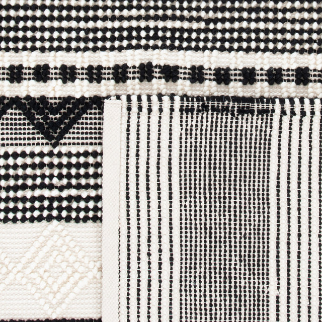 Safavieh Natura Nat102Z Black/Ivory Rug.