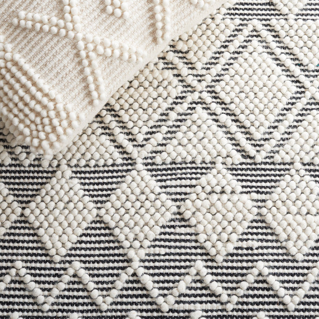 Safavieh Natura Nat125Z Black/Ivory Rug.