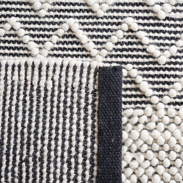 Safavieh Natura Nat125Z Black/Ivory Rug.