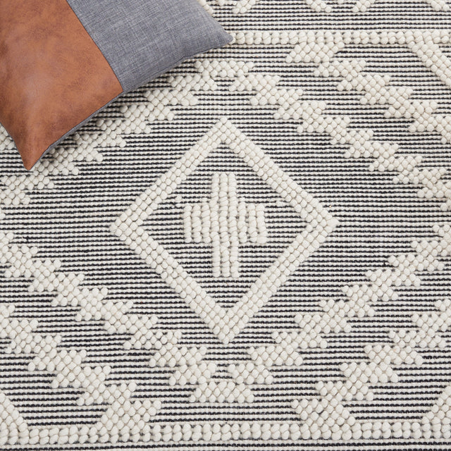 Safavieh Natura Nat275Z Black/Ivory Rug.
