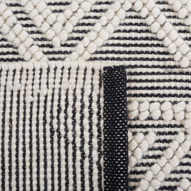 Safavieh Natura Nat275Z Black/Ivory Rug.