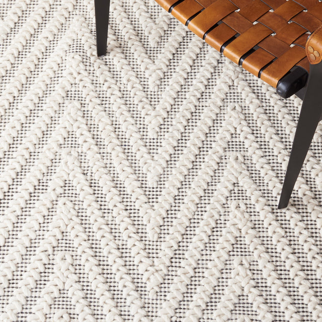 Safavieh Natura Nat277A Ivory/Black Rug.