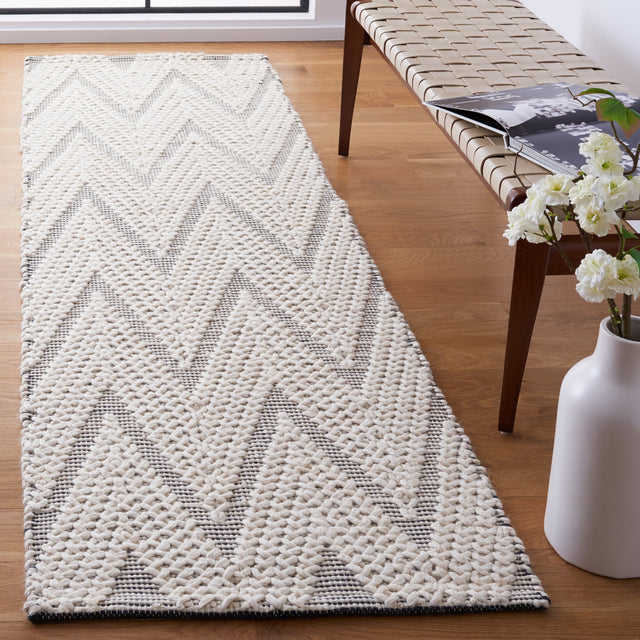 Safavieh Natura Nat279A Ivory/Black Rug.