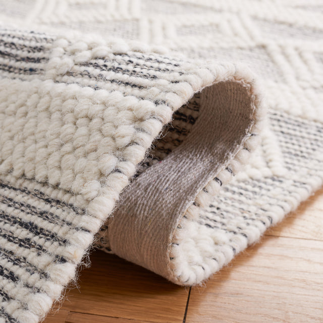 Safavieh Natura Nat307A Ivory/Black Rug.