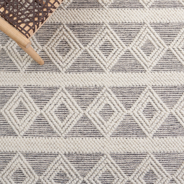 Safavieh Natura Nat307A Ivory/Black Rug.