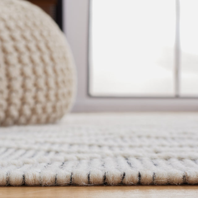 Safavieh Natura Nat323A Ivory/Black Rug.