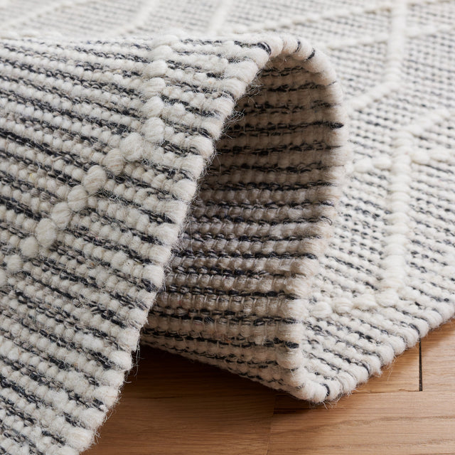 Safavieh Natura Nat323A Ivory/Black Rug.