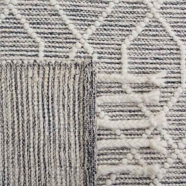 Safavieh Natura Nat323A Ivory/Black Rug.