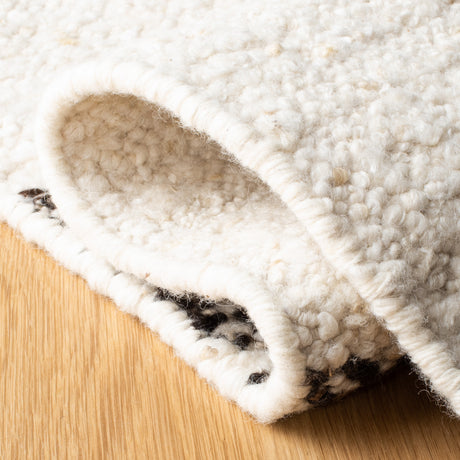 Safavieh Natura Nat328Z Black/Ivory Rugs.