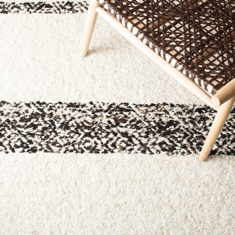 Safavieh Natura Nat328Z Black/Ivory Rugs.