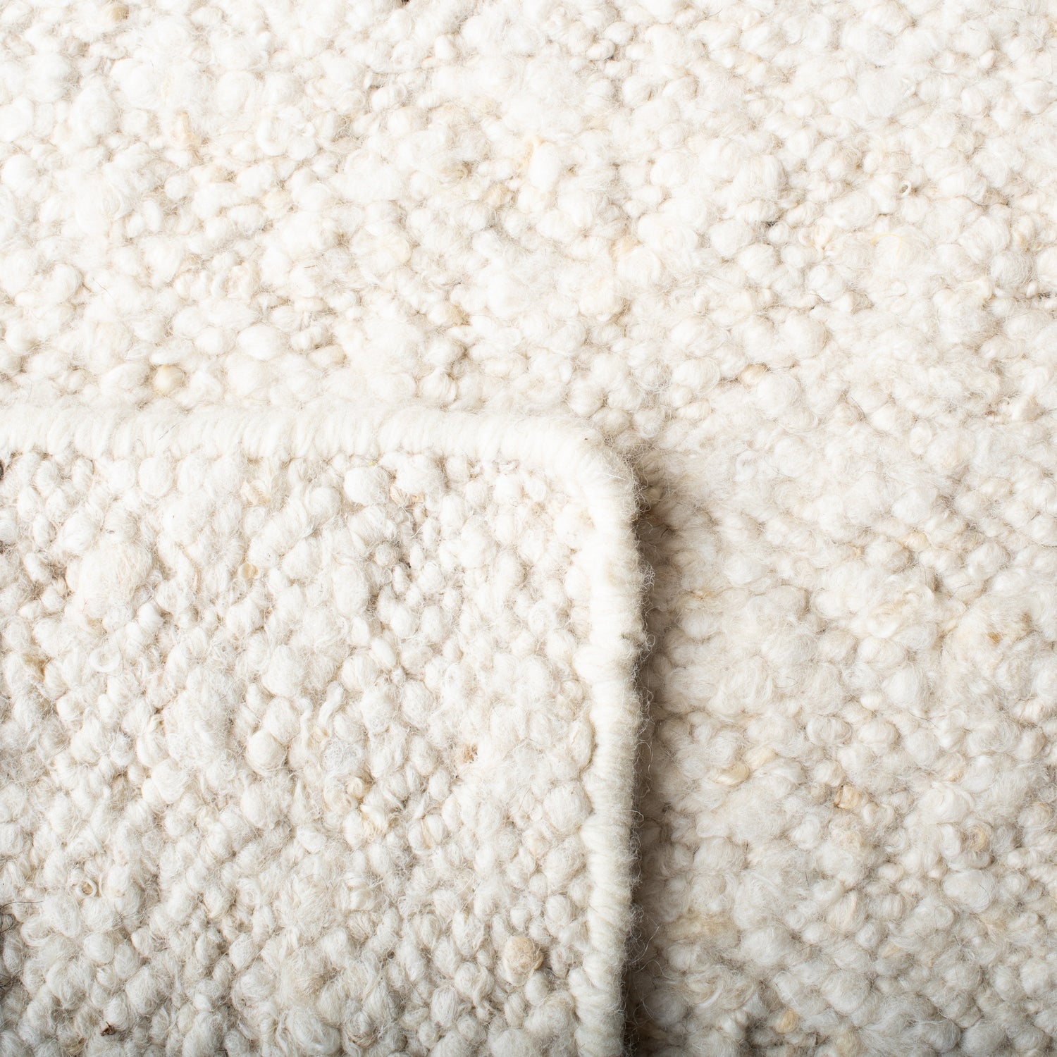 Safavieh Natura Nat328Z Black/Ivory Rugs.