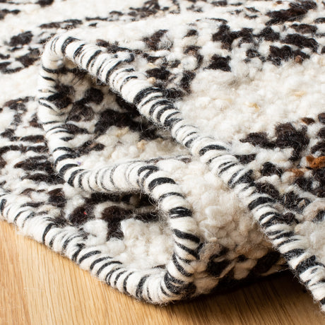 Safavieh Natura Nat329Z Black/Ivory Rugs.