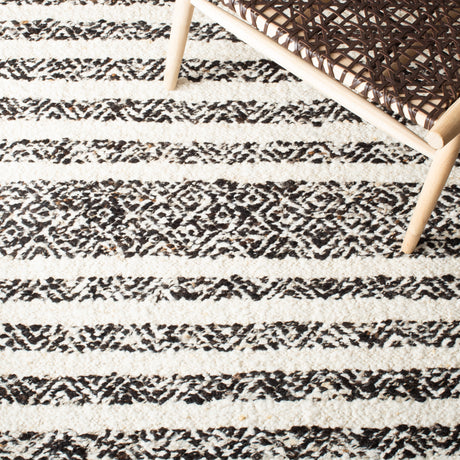 Safavieh Natura Nat329Z Black/Ivory Rugs.