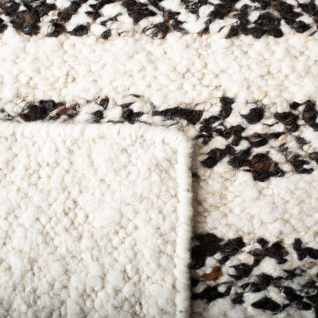 Safavieh Natura Nat329Z Black/Ivory Rugs.