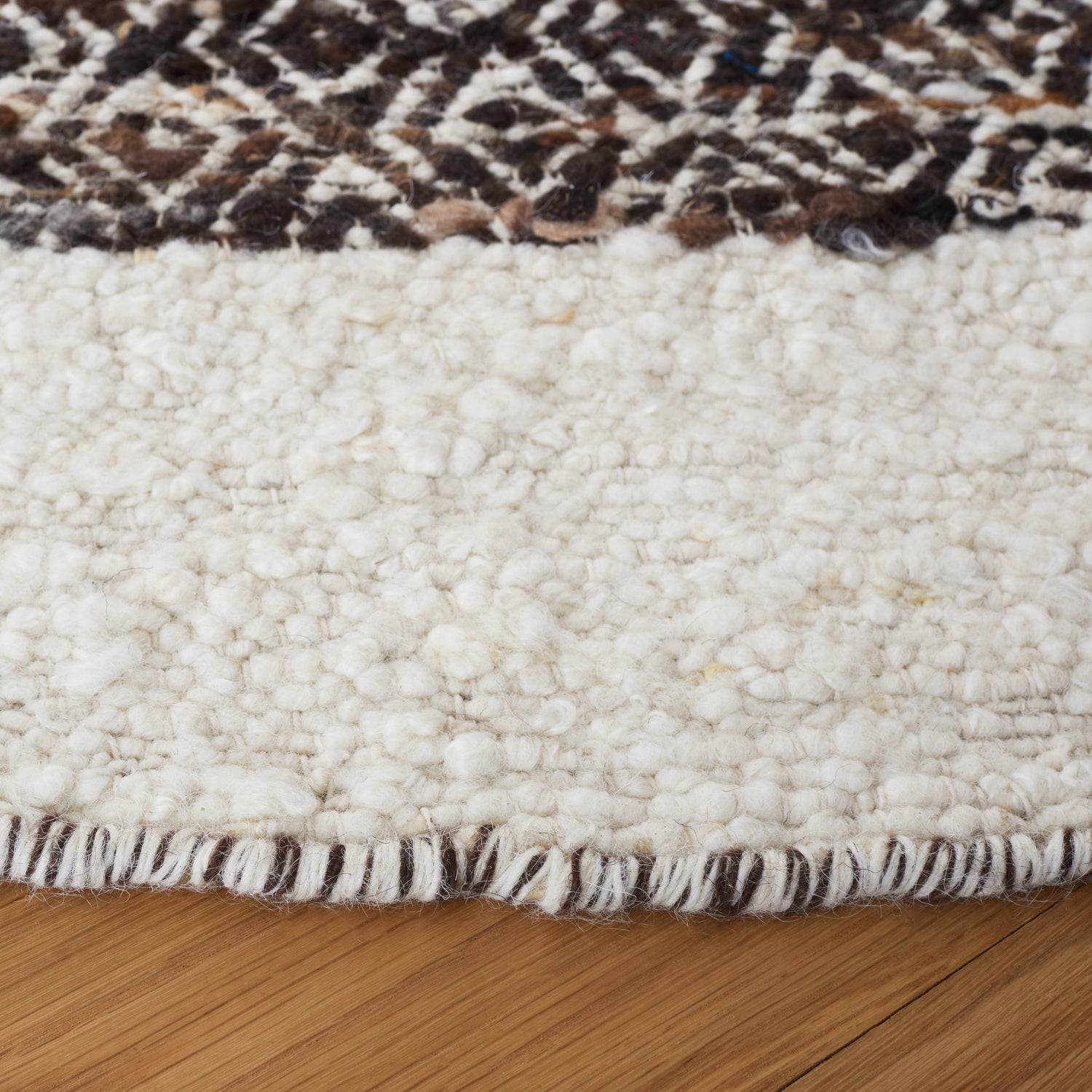 Safavieh Natura Nat329Z Black/Ivory Rugs.