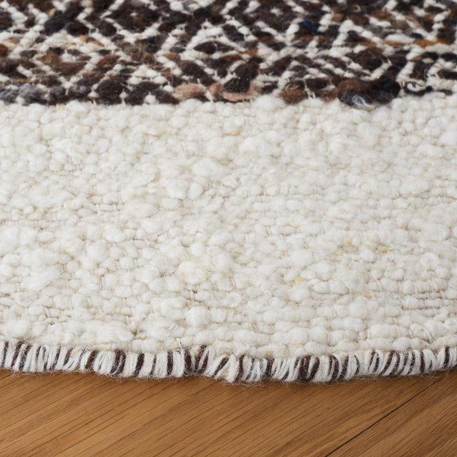 Safavieh Natura Nat329Z Black/Ivory Rugs.
