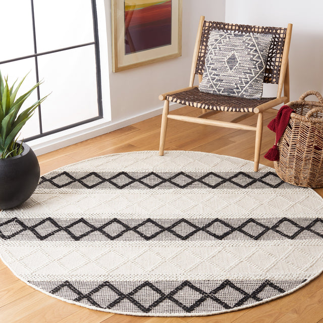 Safavieh Natura Nat334A Ivory/Black Rug.