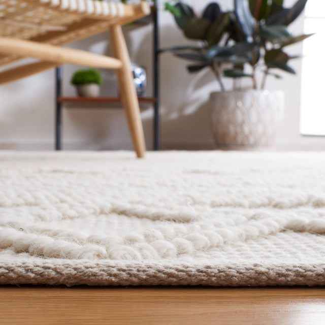 Safavieh Natura Nat335A Ivory/Black Rug.