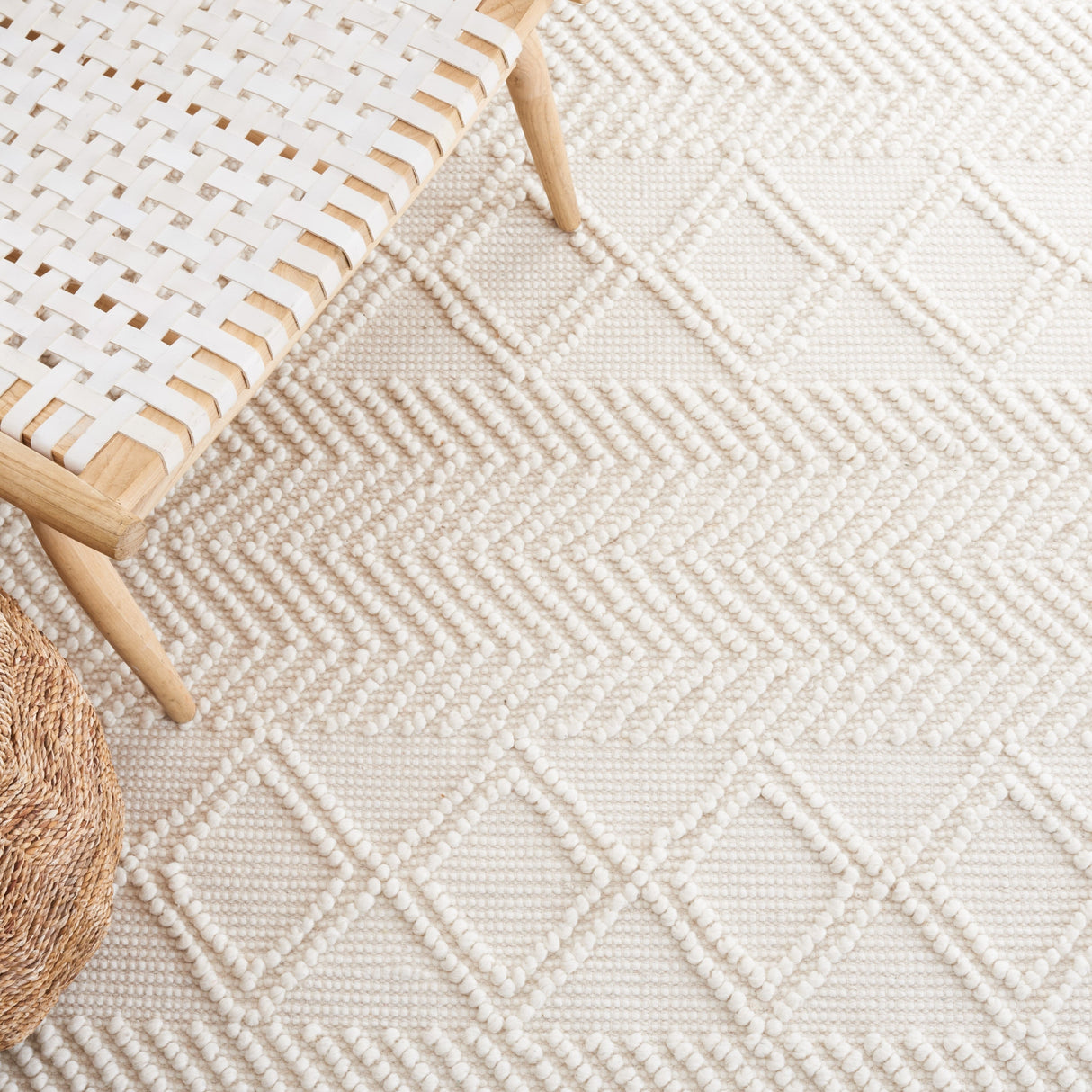 Safavieh Natura Nat335A Ivory/Black Rug.