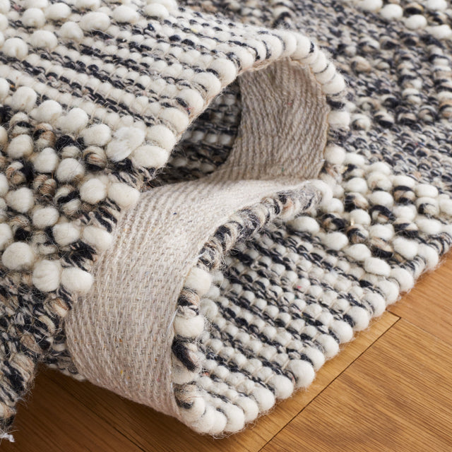 Safavieh Natura Nat336A Ivory/Black Rug.