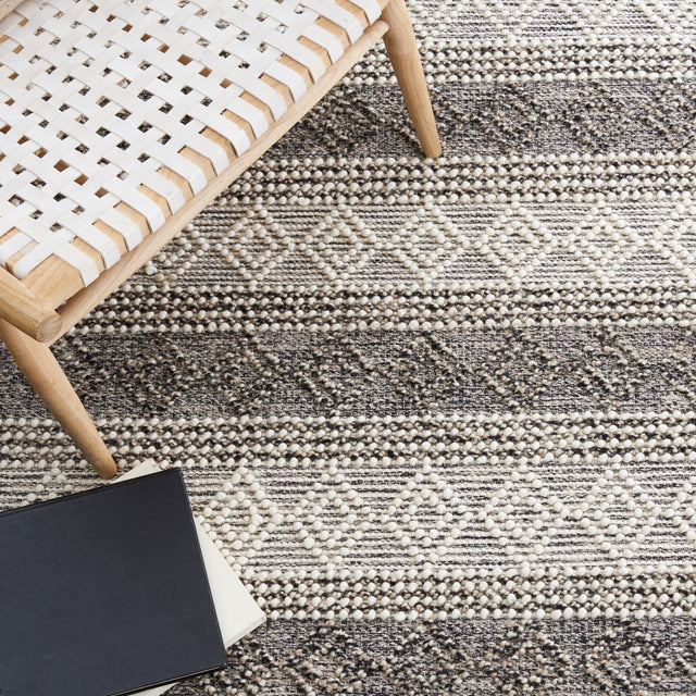 Safavieh Natura Nat336A Ivory/Black Rug.