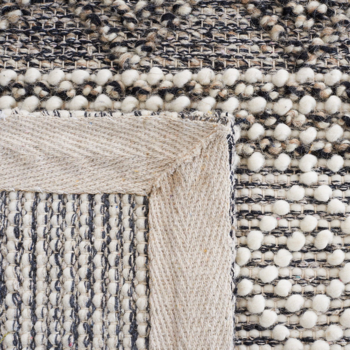 Safavieh Natura Nat336A Ivory/Black Rug.