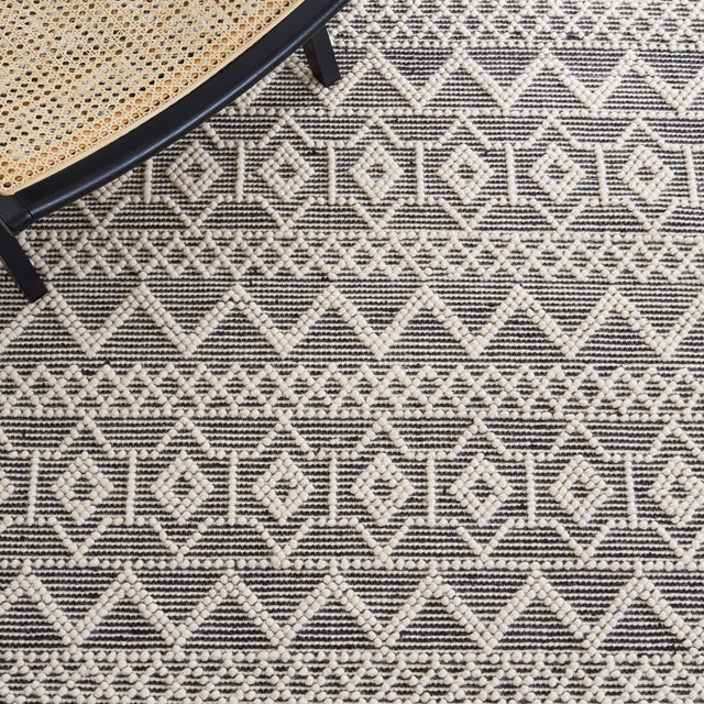 Safavieh Natura Nat341A Ivory/Black Rug.