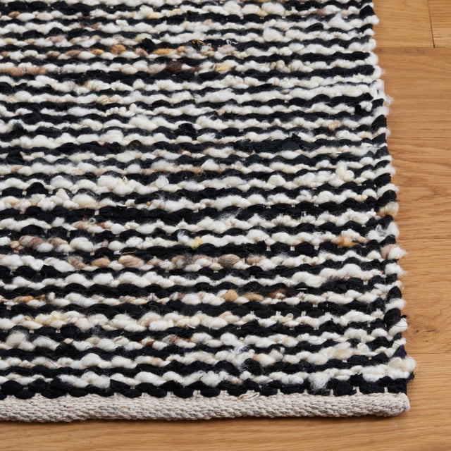 Safavieh Natura Nat350Z Black/Ivory Rug.