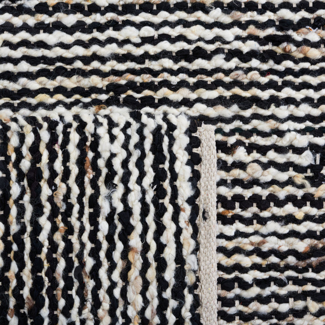 Safavieh Natura Nat350Z Black/Ivory Rug.