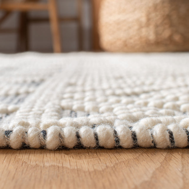 Safavieh Natura Nat353A Ivory/Black Rugs.