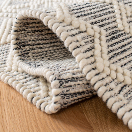 Safavieh Natura Nat353A Ivory/Black Rugs.