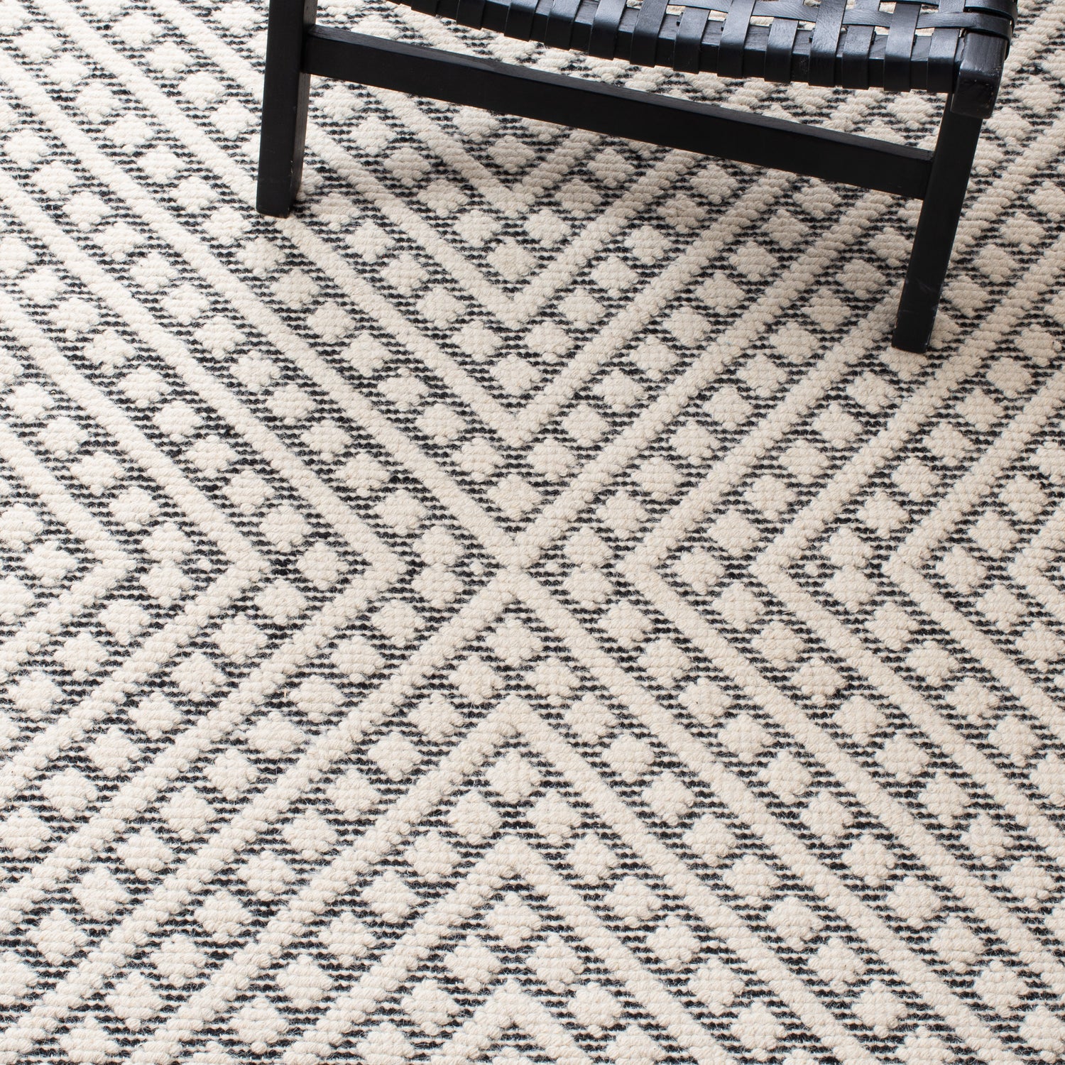 Safavieh Natura Nat355A Ivory/Black Rugs.