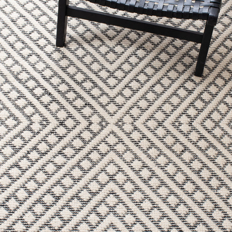 Safavieh Natura Nat355A Ivory/Black Rugs.