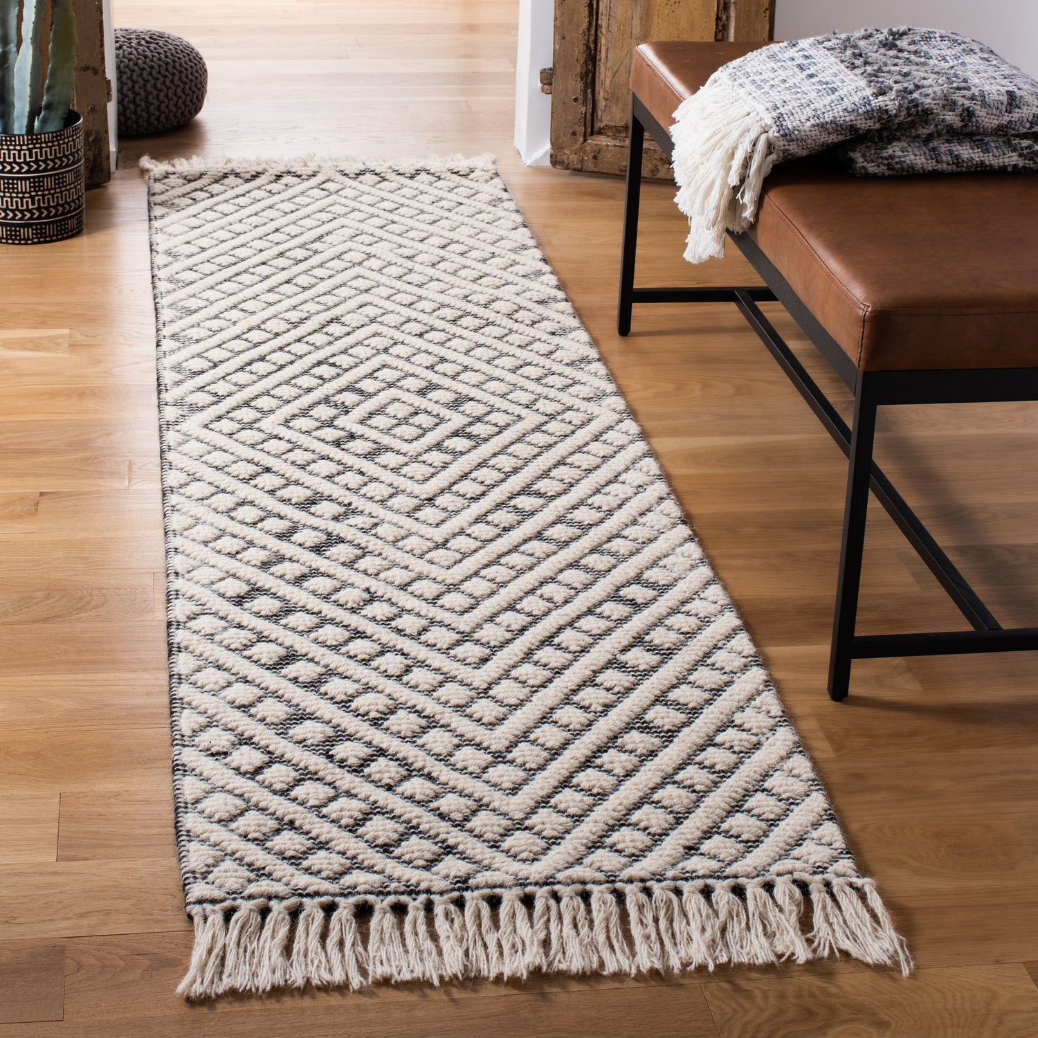 Safavieh Natura Nat357A Ivory/Black Rugs.
