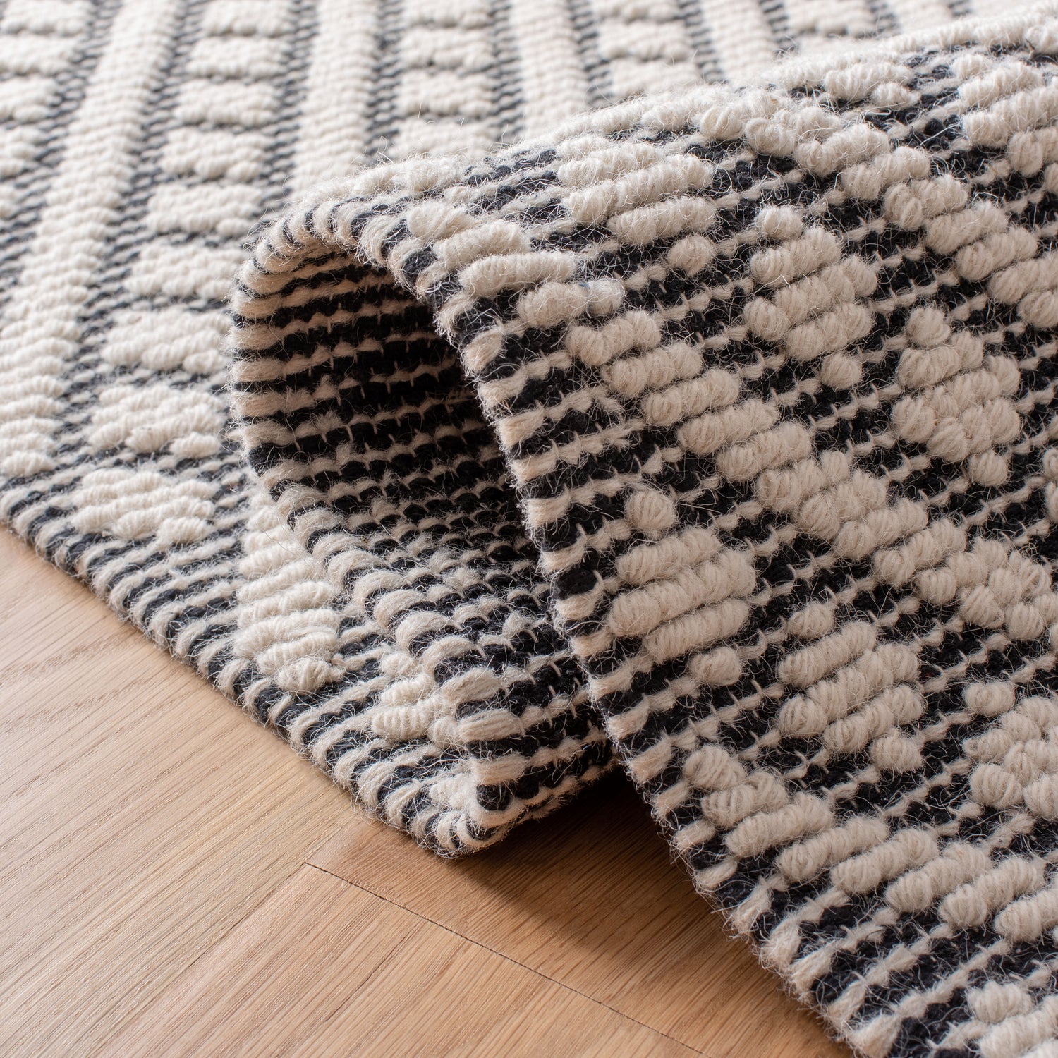 Safavieh Natura Nat357A Ivory/Black Rugs.