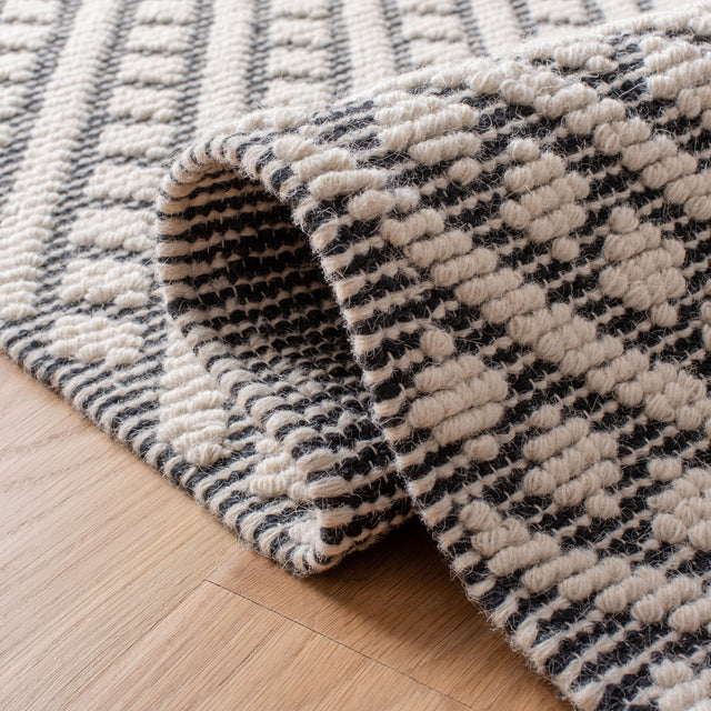 Safavieh Natura Nat357A Ivory/Black Rugs.