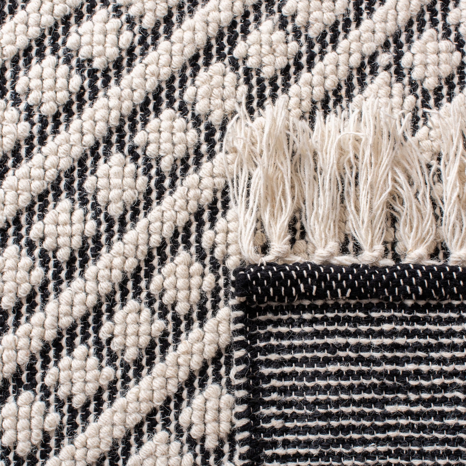 Safavieh Natura Nat357A Ivory/Black Rugs.