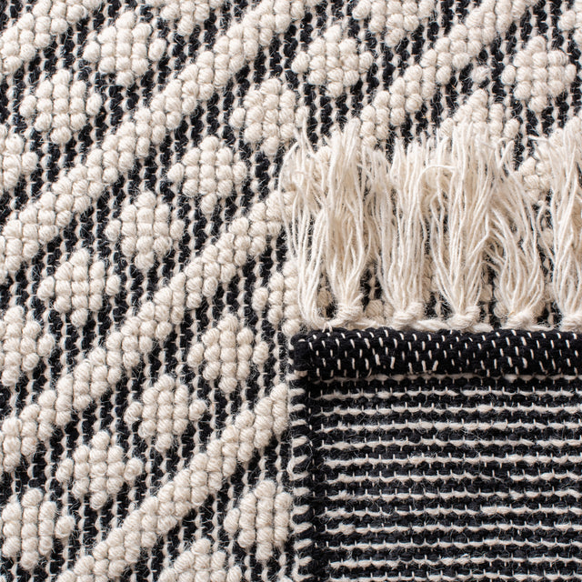 Safavieh Natura Nat357A Ivory/Black Rugs.