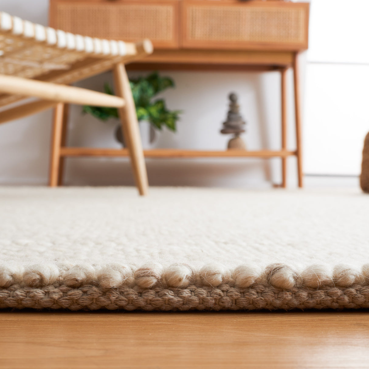 Safavieh Natura Nat425B Beige/Ivory Rug.