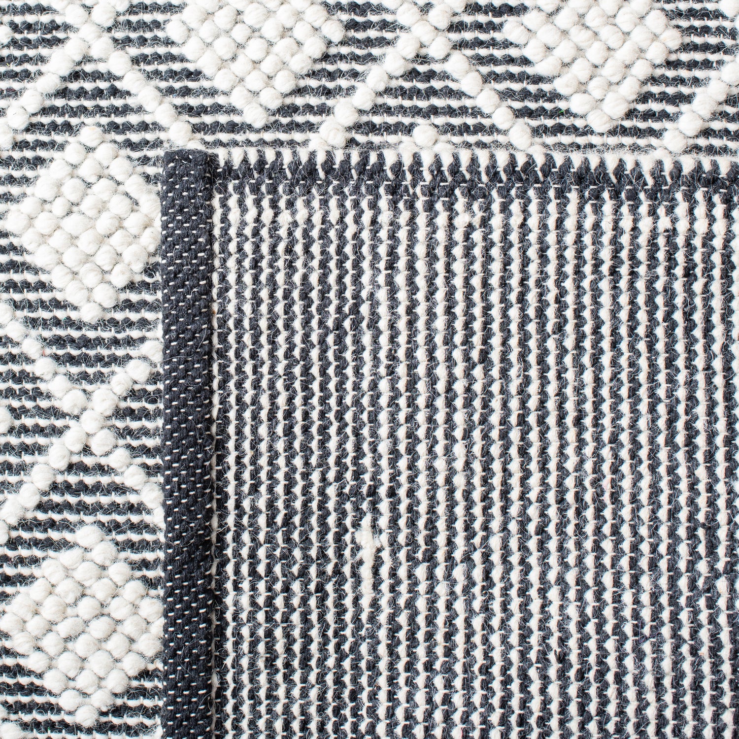 Safavieh Natura Nat475A Ivory/Black Rugs.