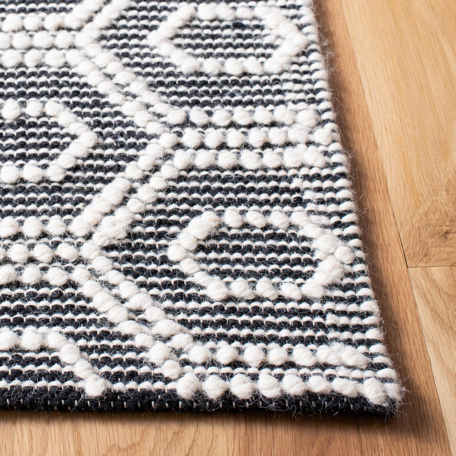 Safavieh Natura Nat476A Ivory/Black Rugs.