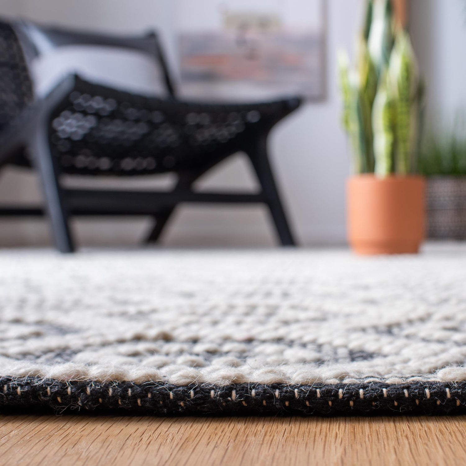 Safavieh Natura Nat476A Ivory/Black Rugs.