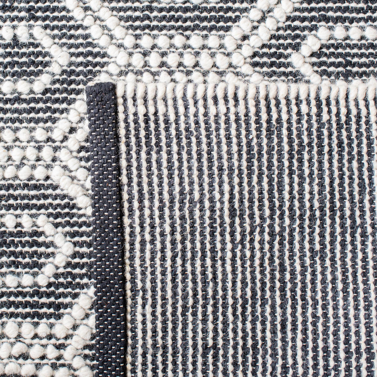 Safavieh Natura Nat476A Ivory/Black Rugs.