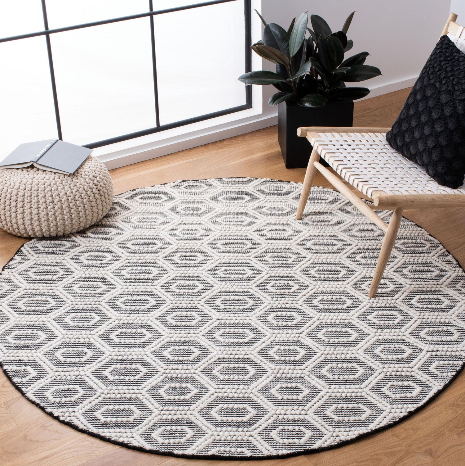 Safavieh Natura Nat476A Ivory/Black Rugs.