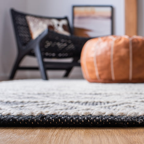 Safavieh Natura Nat477A Ivory/Black Rugs.