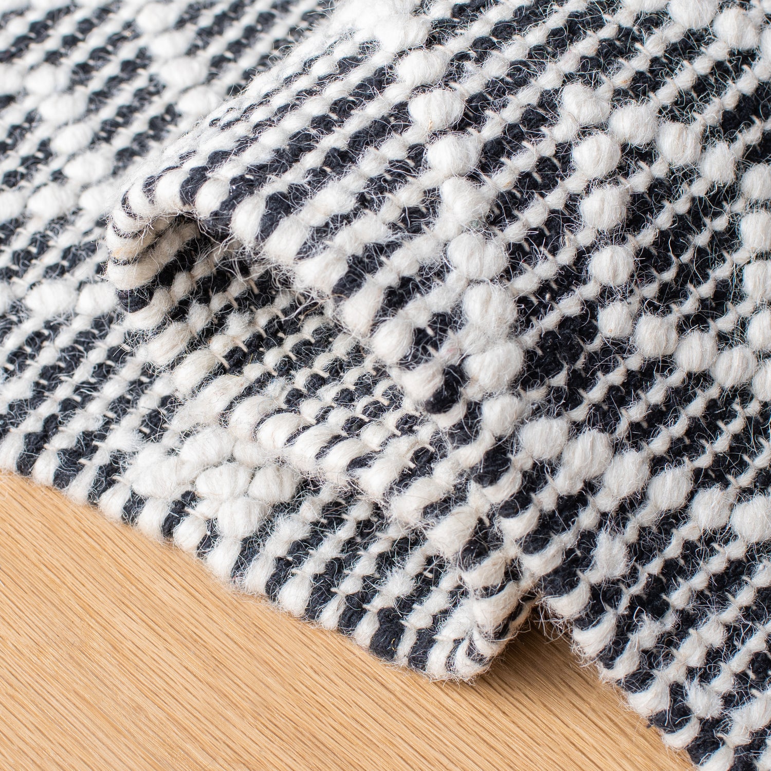 Safavieh Natura Nat477A Ivory/Black Rugs.