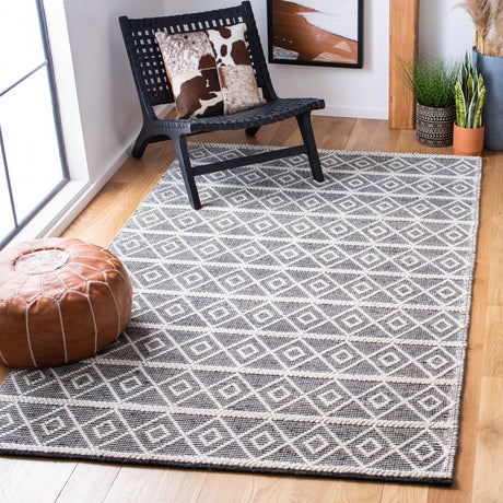 Safavieh Natura Nat477A Ivory/Black Rugs.