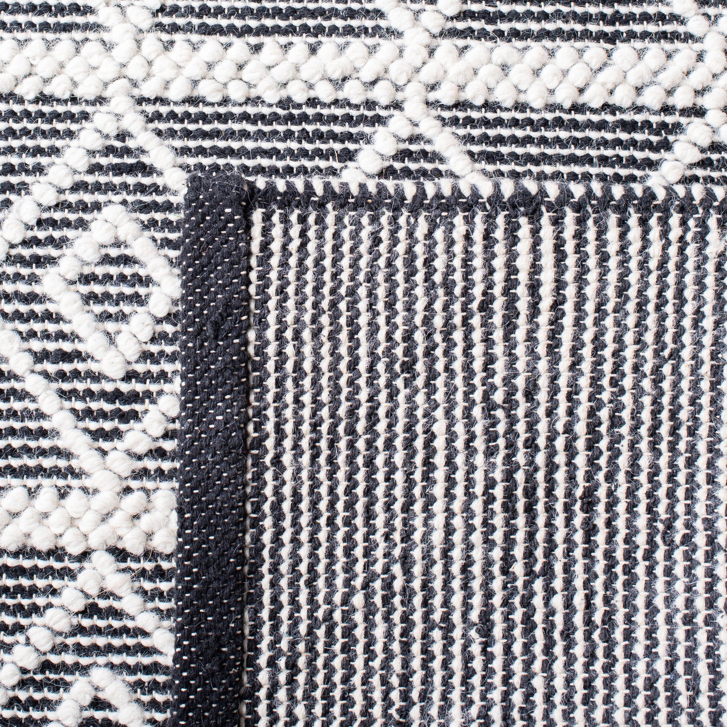 Safavieh Natura Nat477A Ivory/Black Rugs.