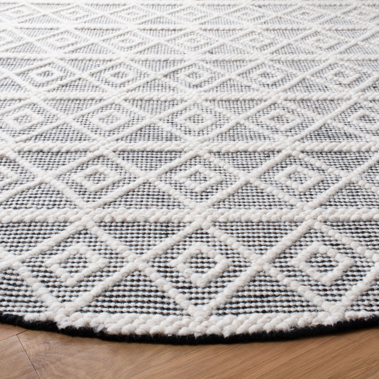 Safavieh Natura Nat477A Ivory/Black Rugs.
