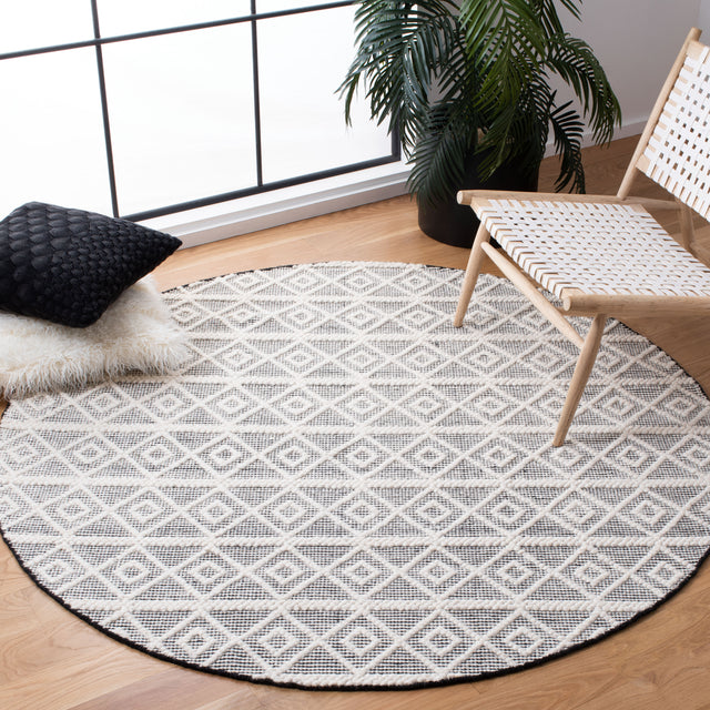 Safavieh Natura Nat477A Ivory/Black Rugs.